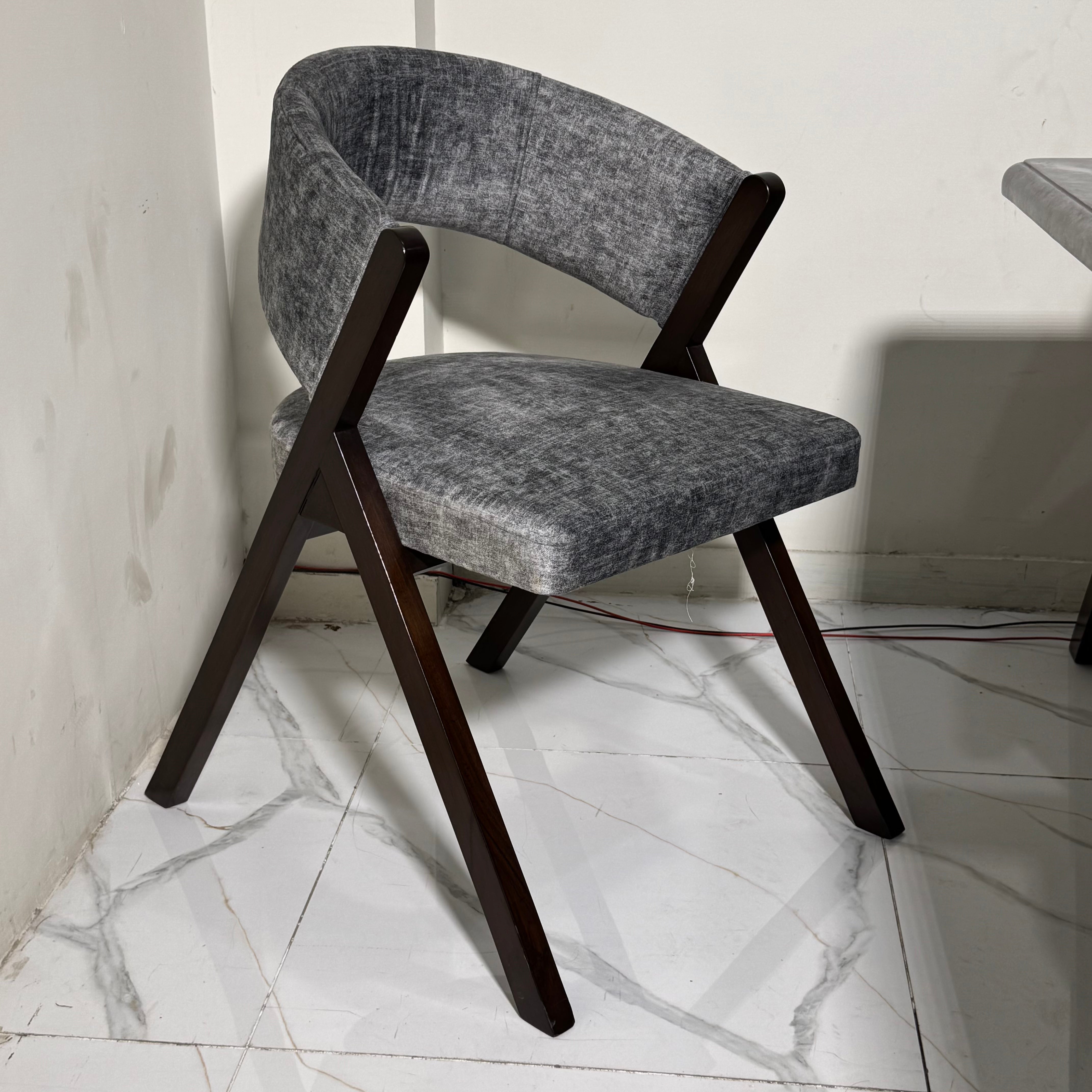 SD41  DINING TABLE AND CHAIRS SET