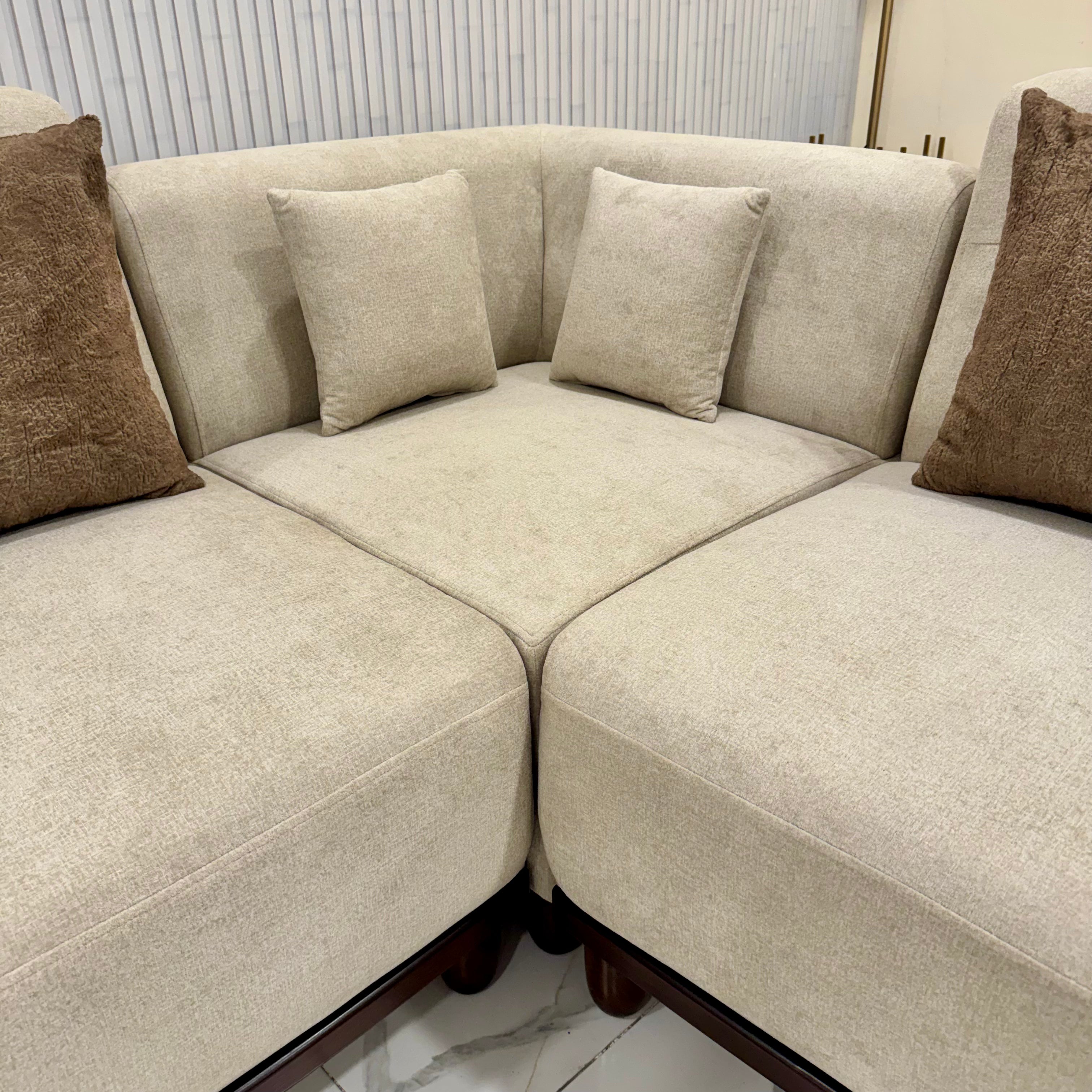 7 Seater Sofa LS57 - image 3