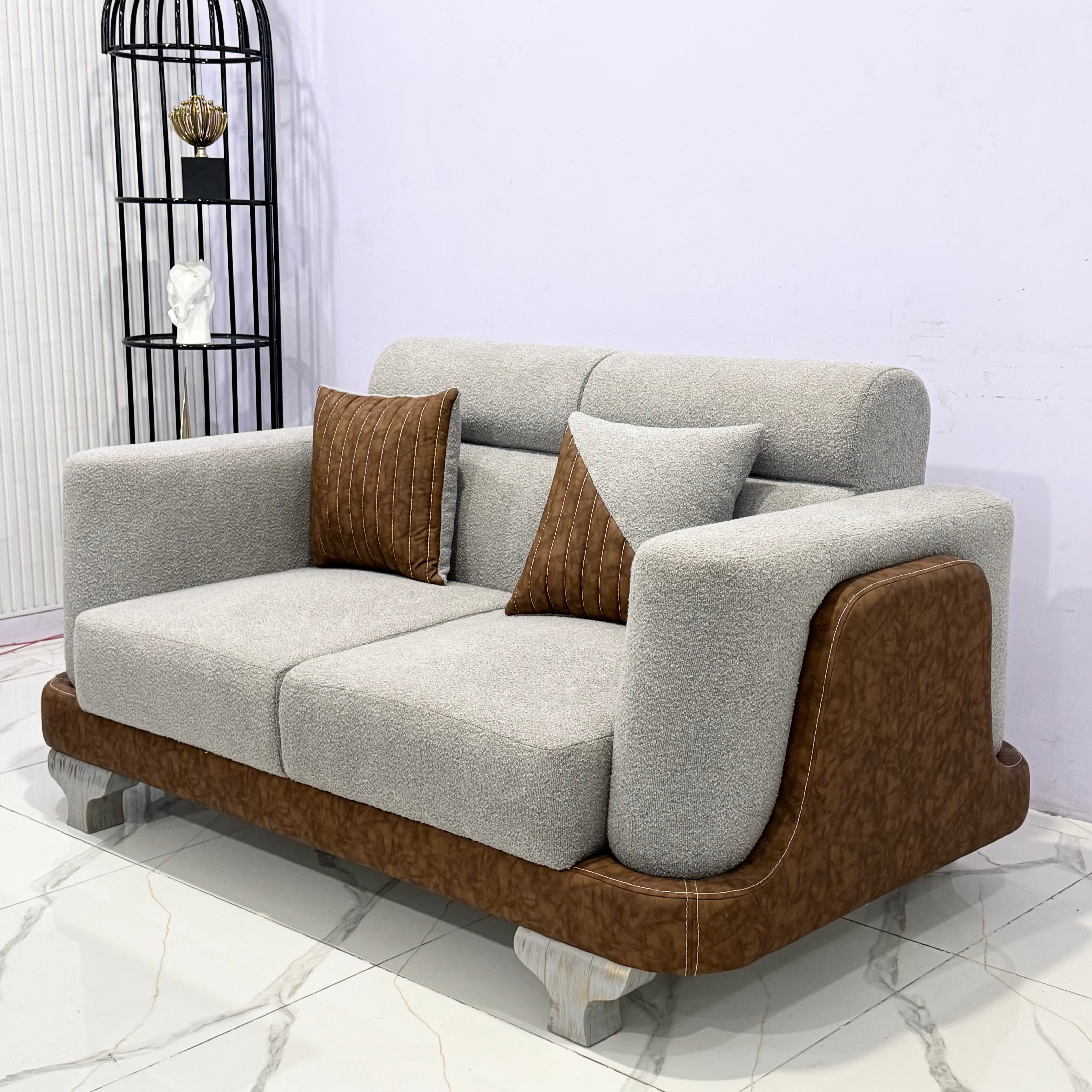 LuxeCurve 6-Seater Suite