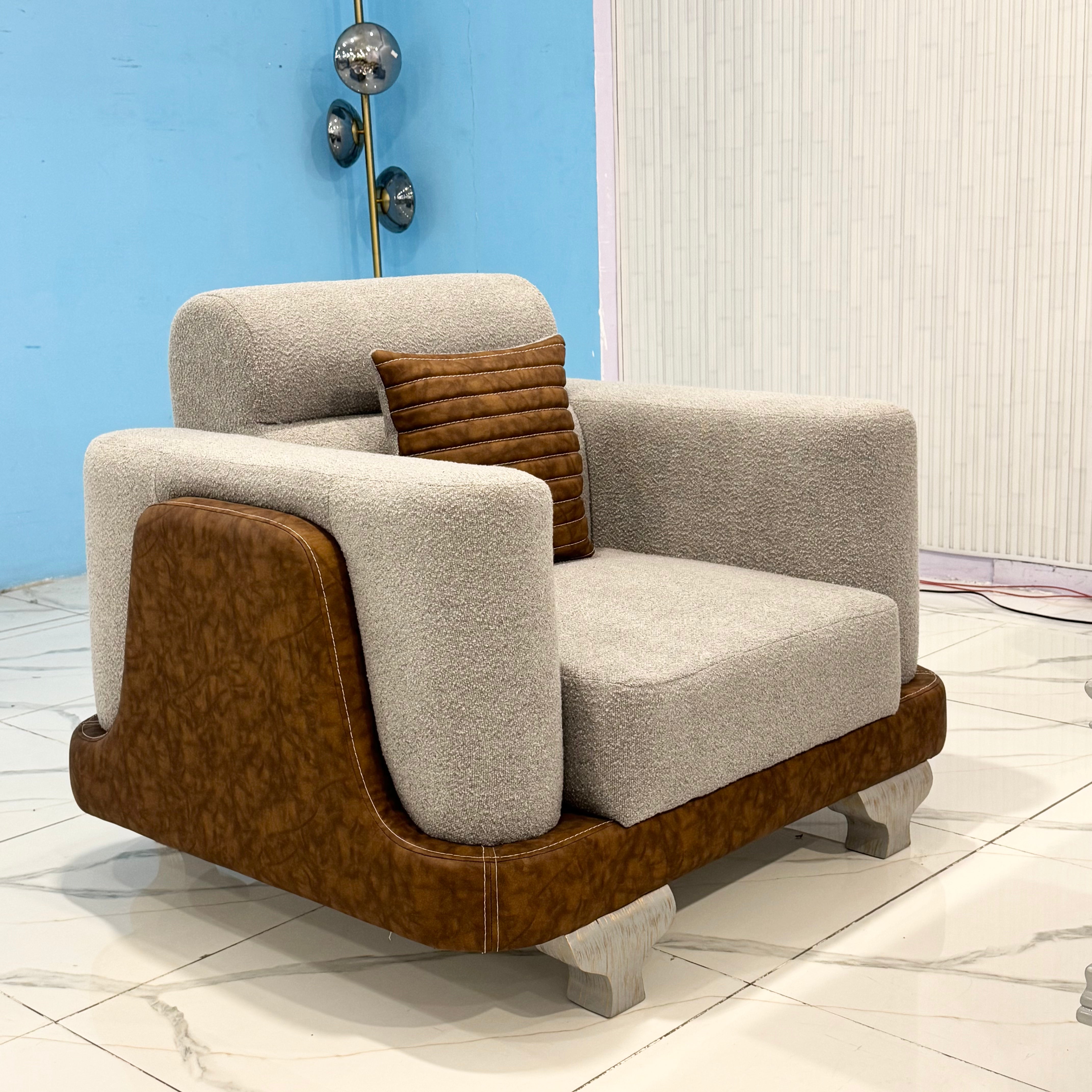 LuxeCurve 6-Seater Suite