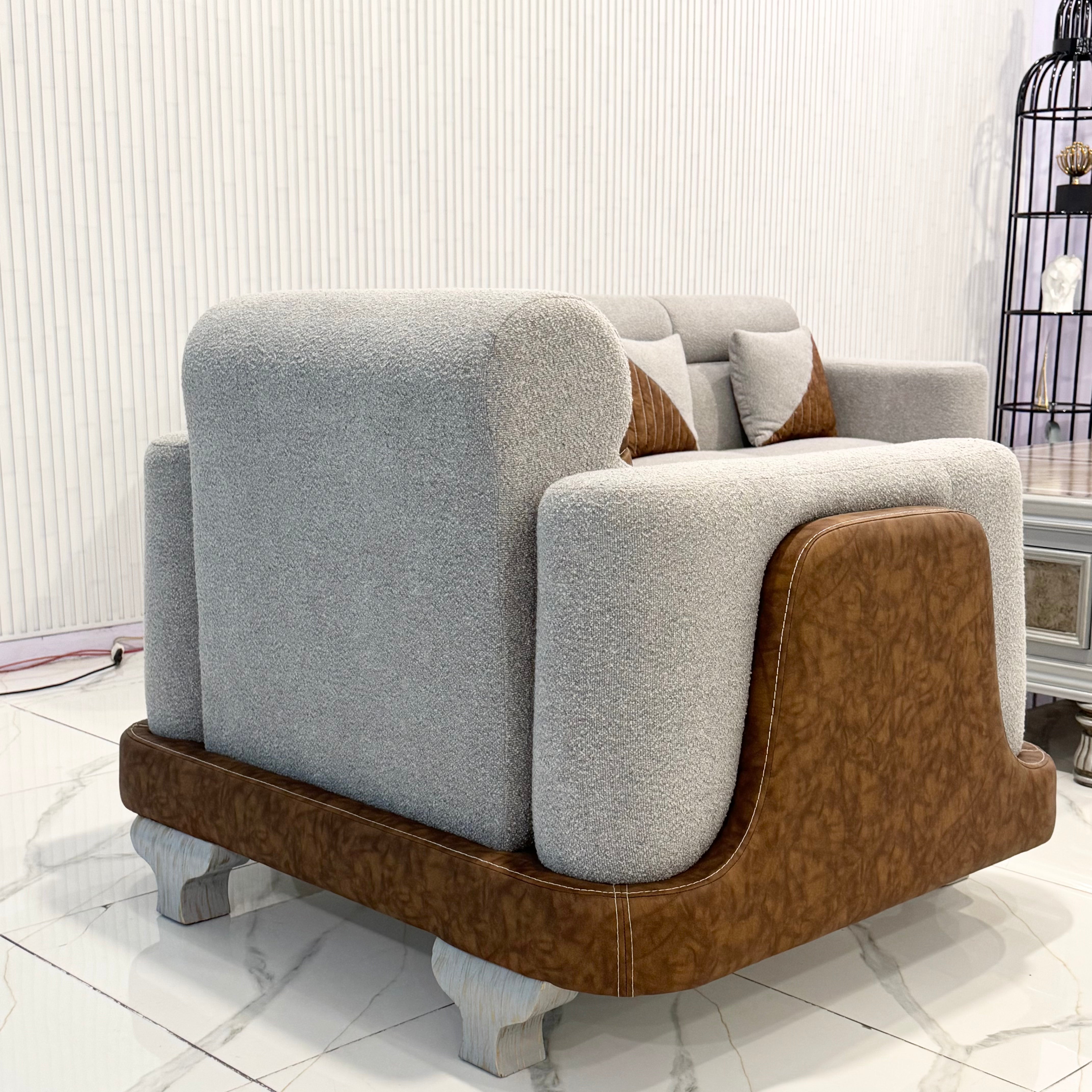 LuxeCurve 6-Seater Suite