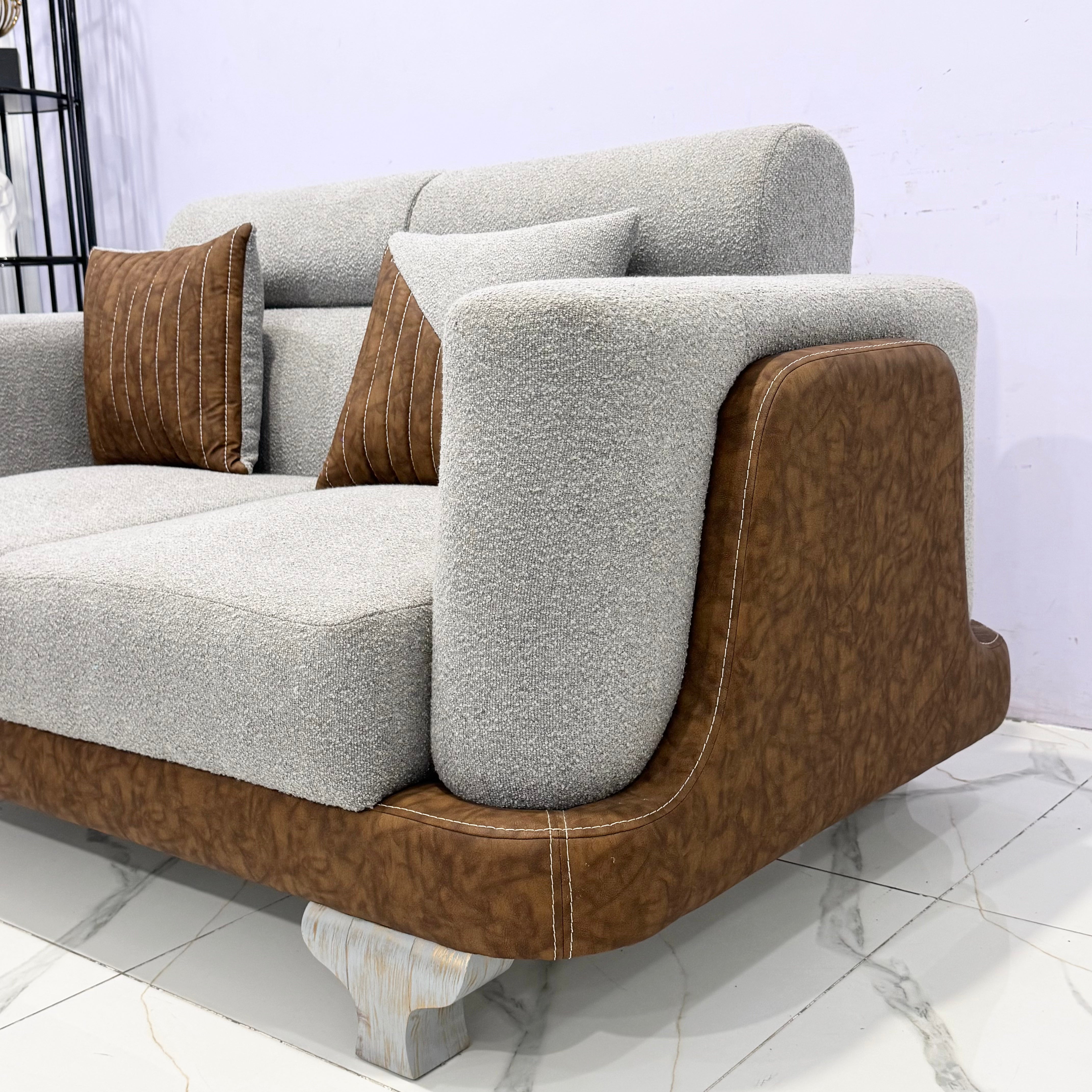 LuxeCurve 6-Seater Suite
