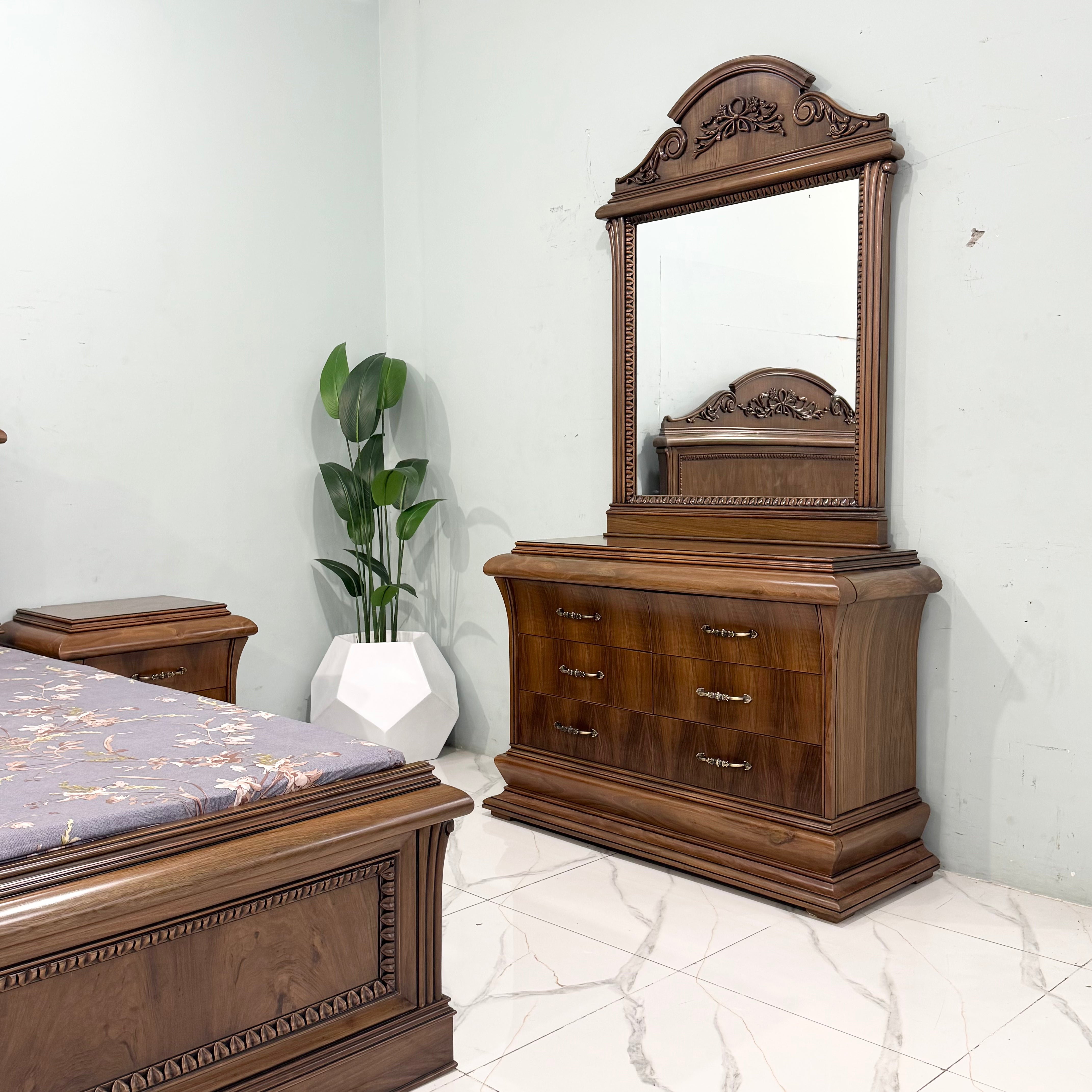 Heritage Oak Sculpted Bed Suite