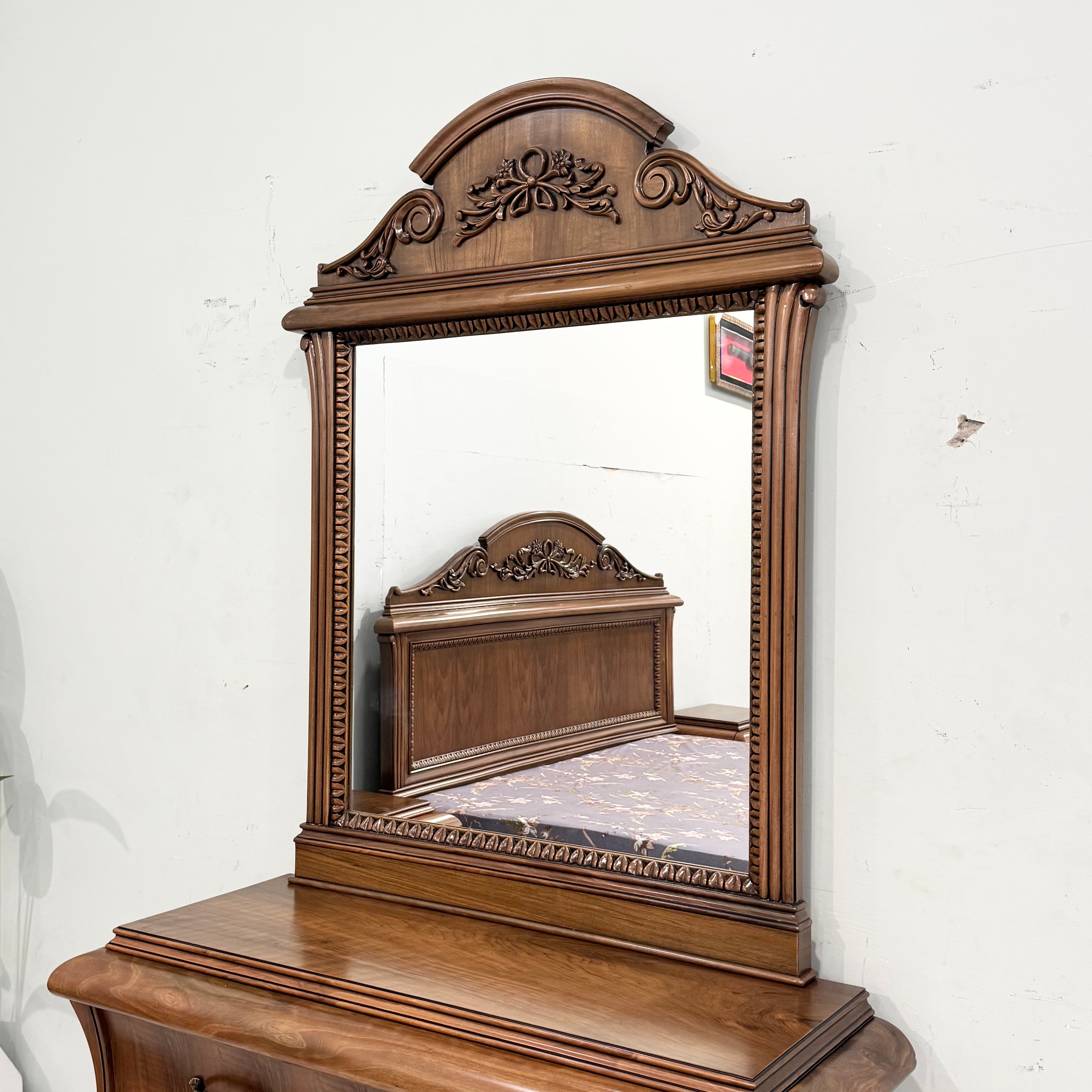 Heritage Oak Sculpted Bed Suite