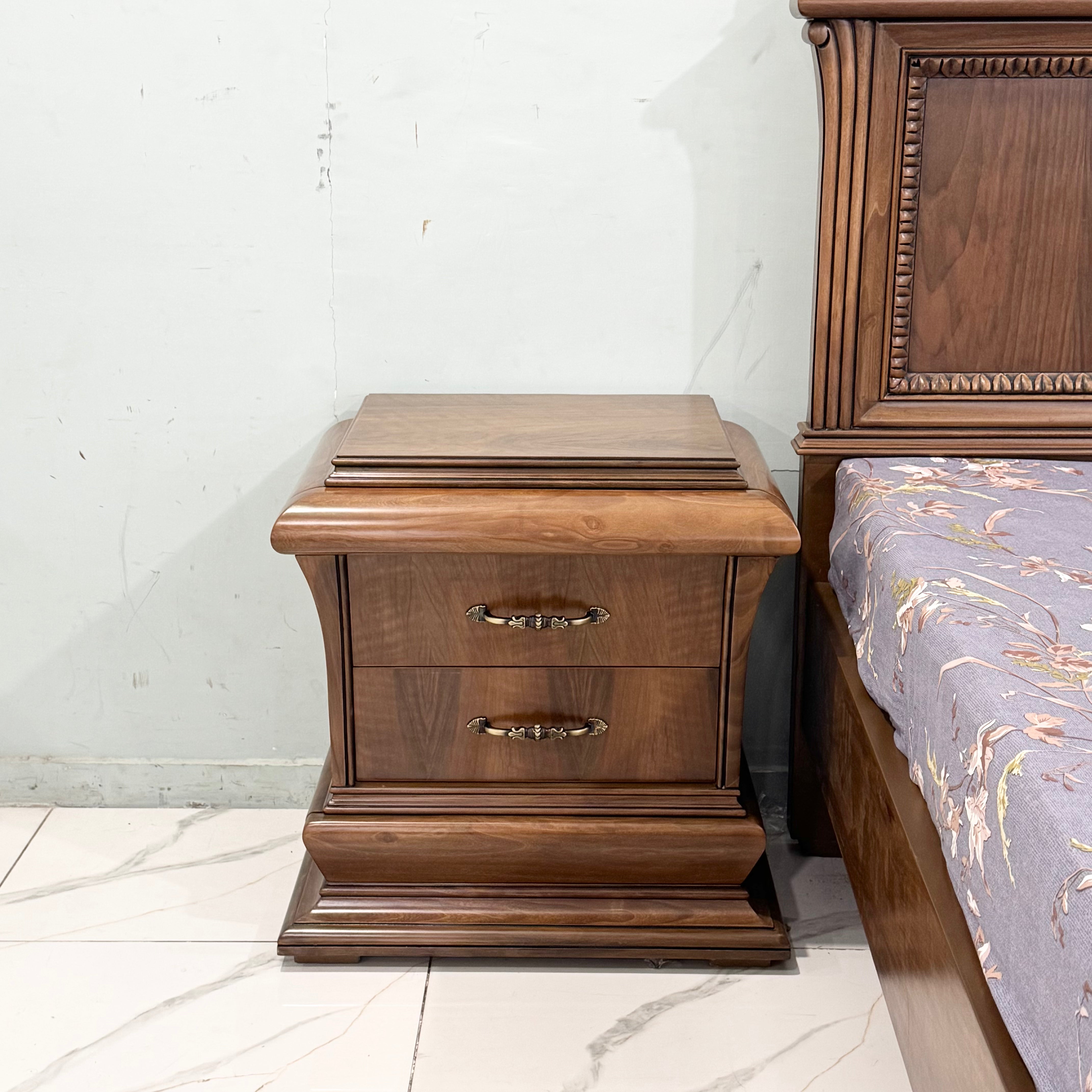 Heritage Oak Sculpted Bed Suite