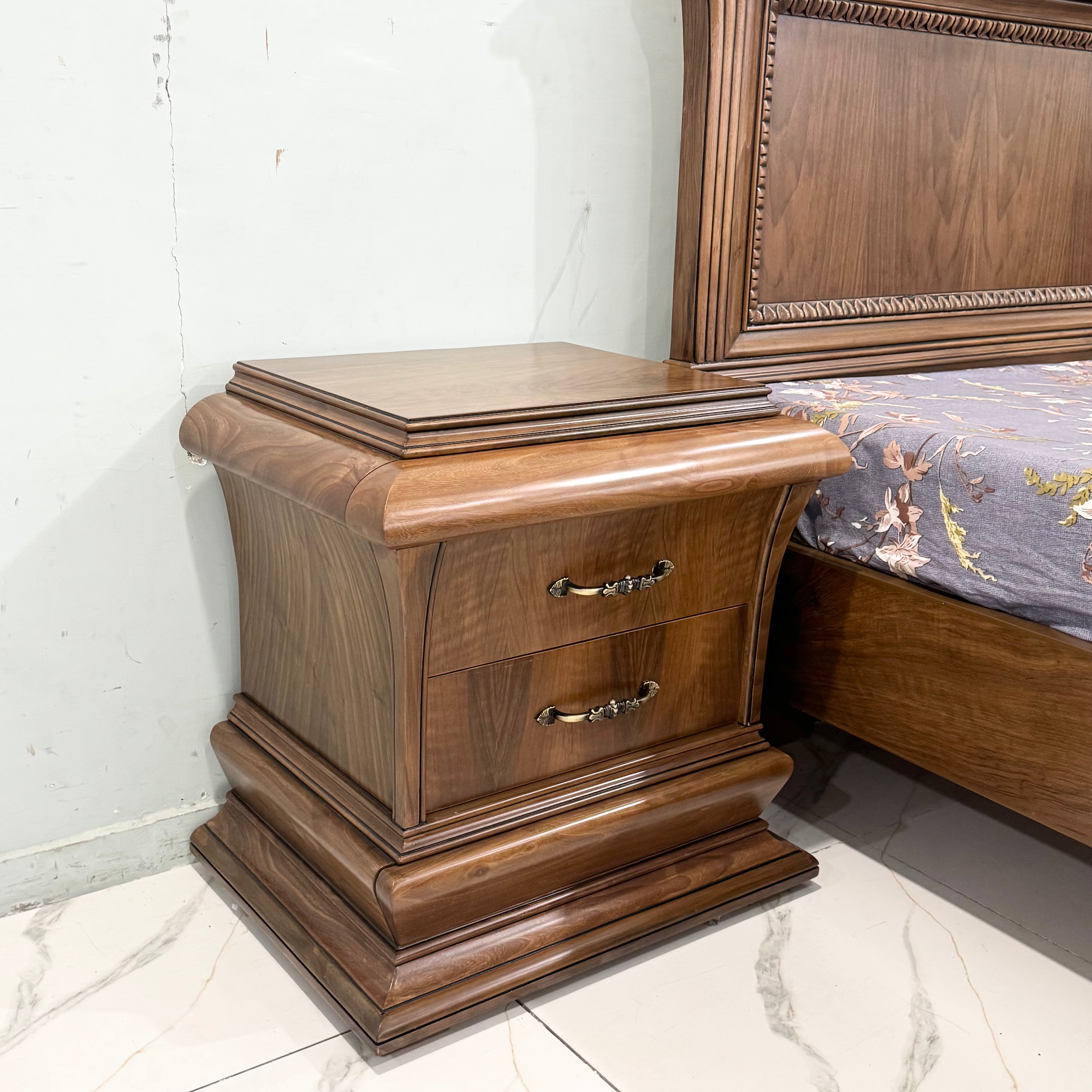 Heritage Oak Sculpted Bed Suite