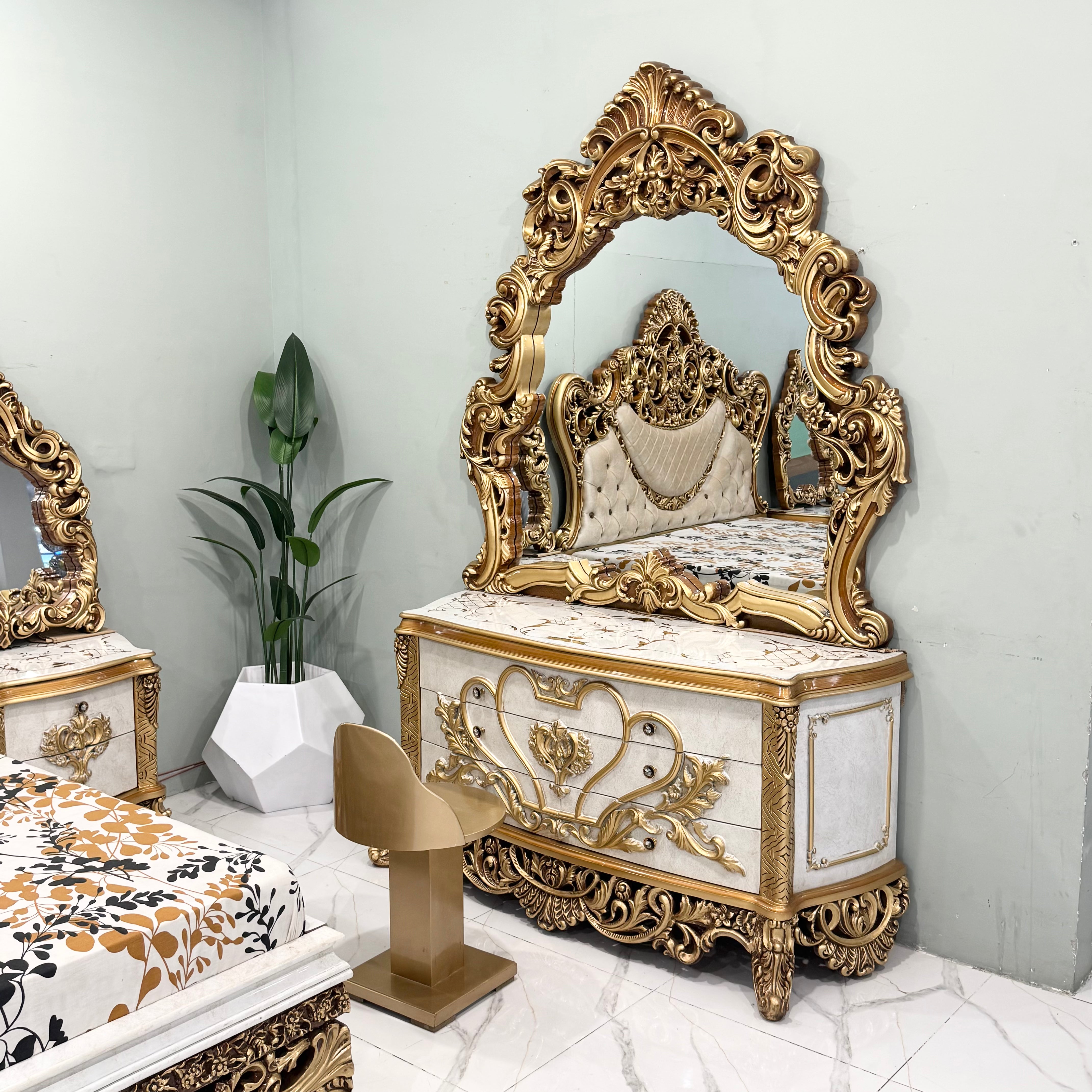 Grand Victorian Gold Master Suite