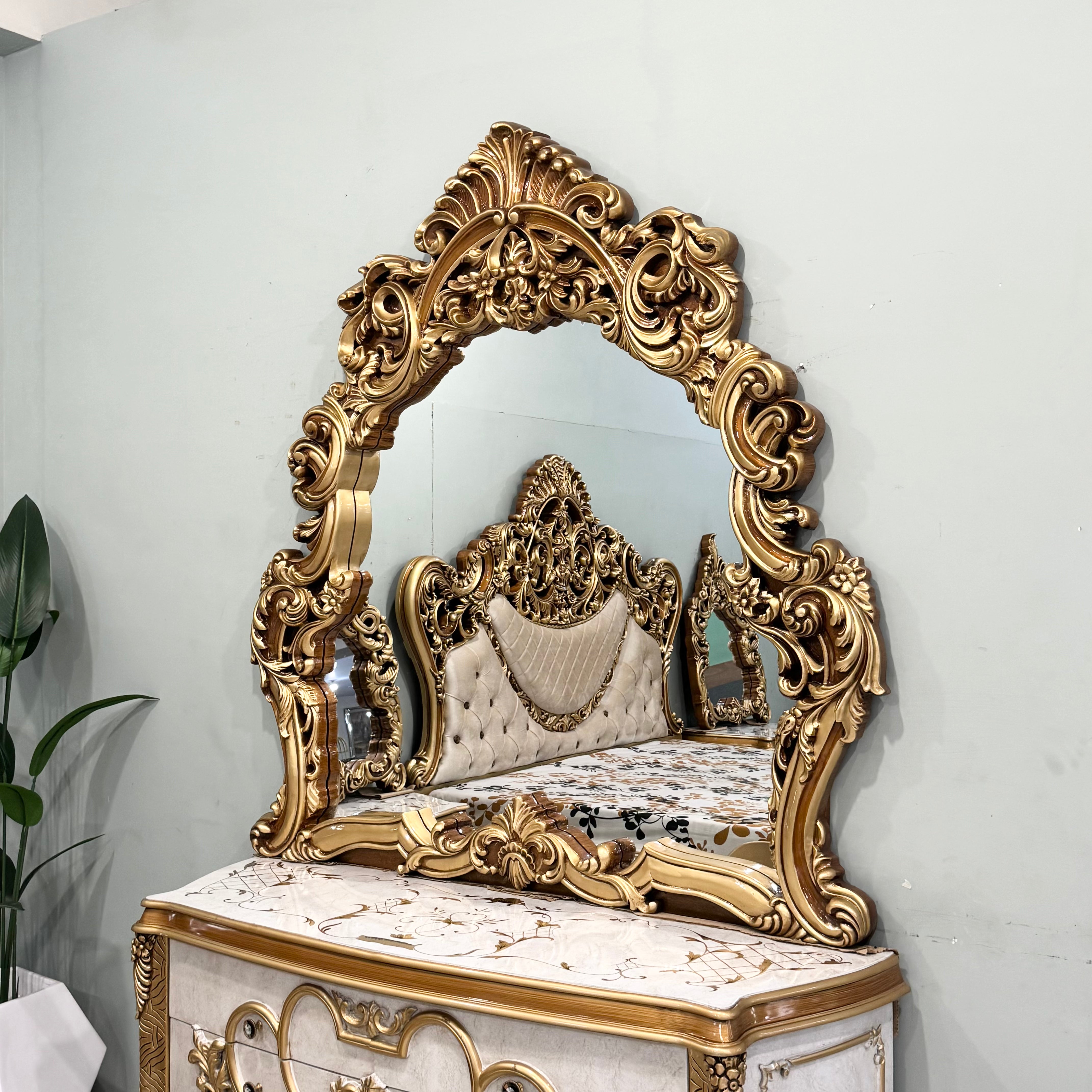 Grand Victorian Gold Master Suite